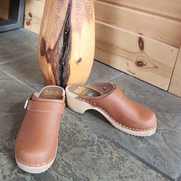 MIA Brown Leather Clogs - Picture 3 of 4